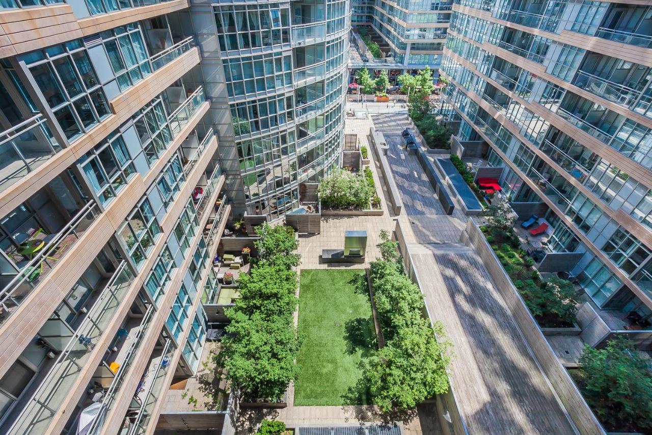 Cozy 2Br Close To Cn Tower & Harbourfront Торонто Экстерьер фото