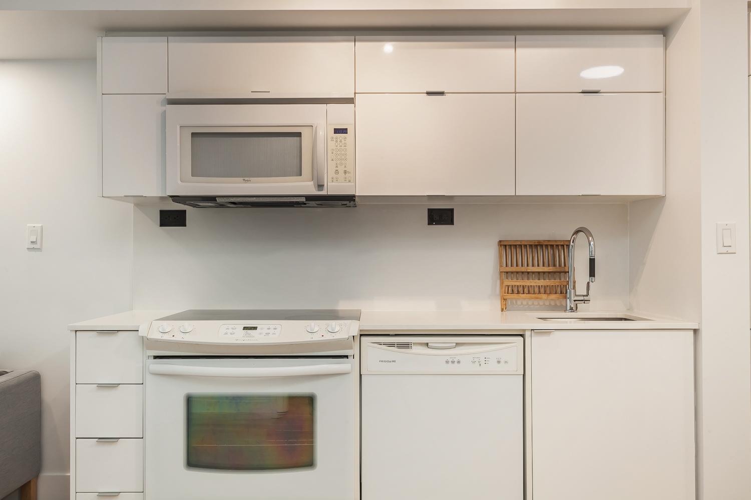 Cozy 2Br Close To Cn Tower & Harbourfront Торонто Экстерьер фото