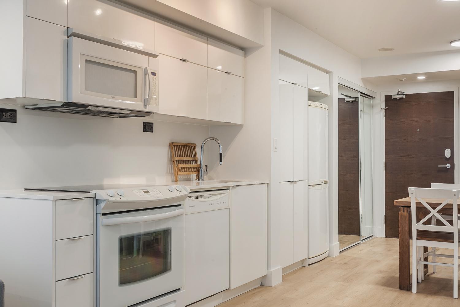 Cozy 2Br Close To Cn Tower & Harbourfront Торонто Экстерьер фото