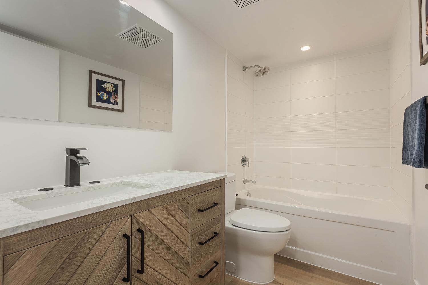 Cozy 2Br Close To Cn Tower & Harbourfront Торонто Экстерьер фото